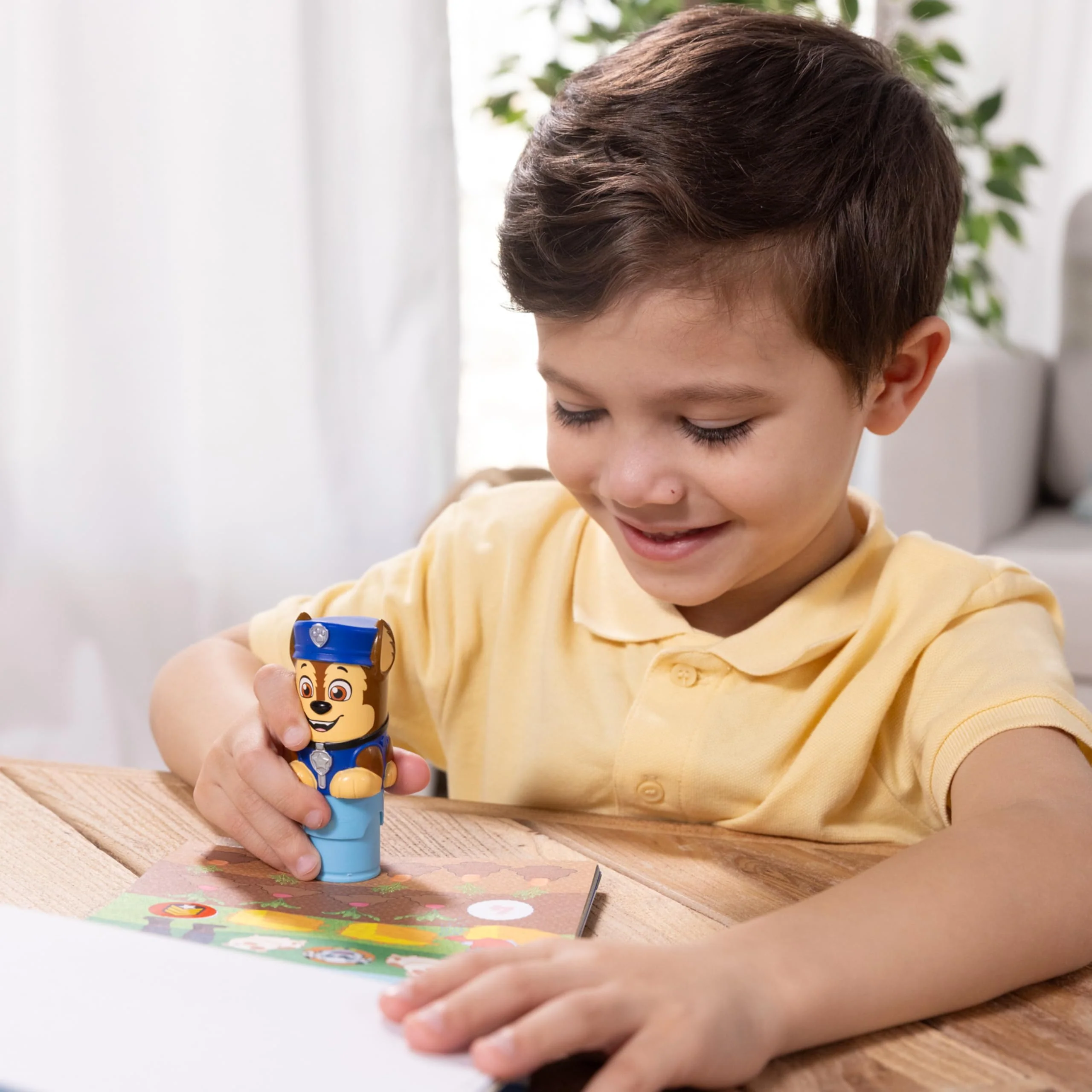 Melissa & Doug Sticker Wow!™ 24-Page Activity Pad and Sticker Stamper, 300 Stickers, Arts and Crafts Fidget Toy Collectible Character – PAW Patrol Chase - FSC Certified - Image 3