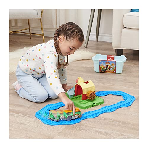 Mighty Express, Farm Station Adventure Bucket and 11-Piece Train Track Set with Exclusive Farmer Faye Toy Train - Image 5